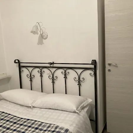 Simon's Place 2 * Roma